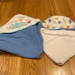 Just Born 2 Pack of Hooded Baby Bath Towels